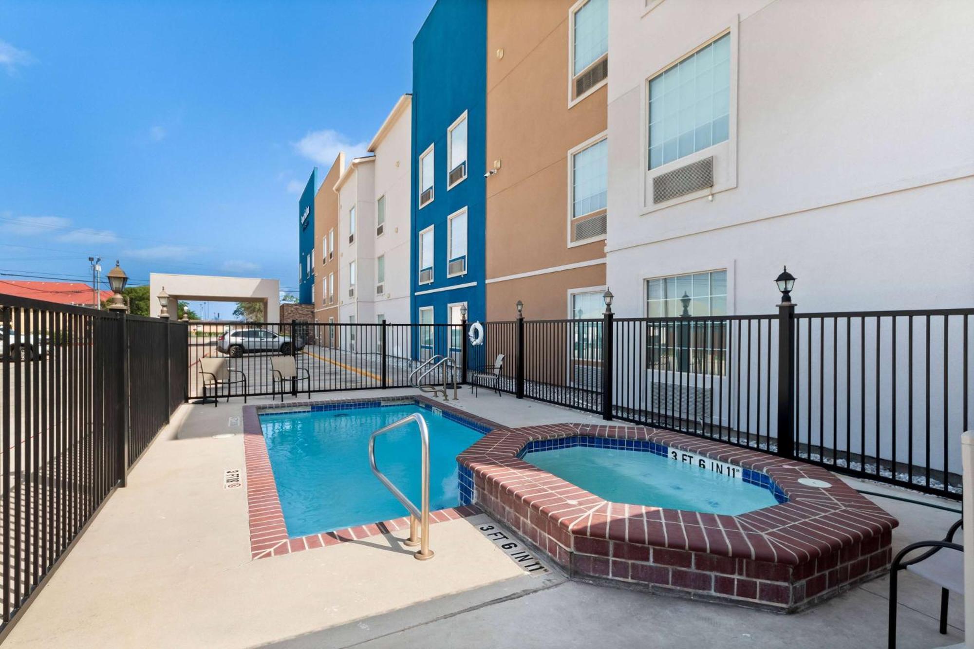 Americinn By Wyndham New Braunfels Bagian luar foto